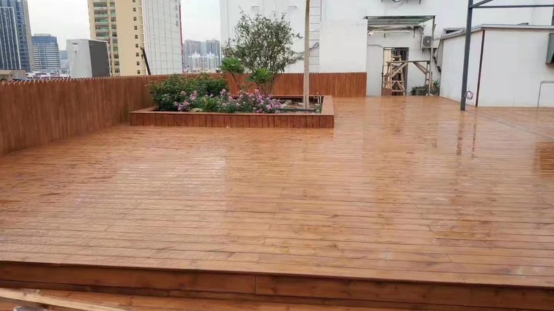 复合地板泡水后，厂家维修服务如何应对？**